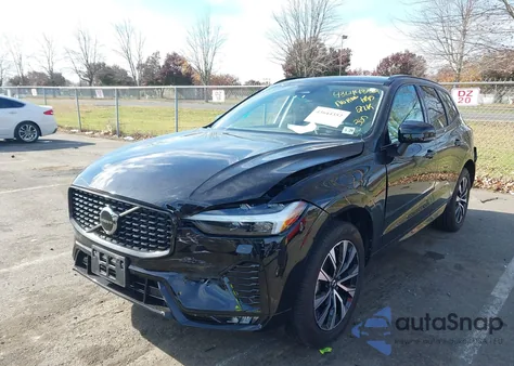 2024 Volvo Xc60 B5 Core Dark Theme z USA, uszkodzony, nr VIN YV4L12RK4R1923970